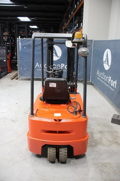 Fenwick-Linde E16 - Forklift listrik: gambar 4 Fenwick-Linde E16 - Forklift listrik: gambar 4