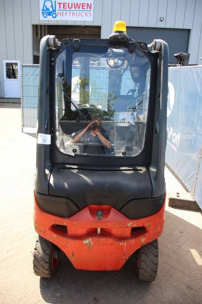 Fenwick-Linde E20 - Forklift listrik: gambar 4 Fenwick-Linde E20 - Forklift listrik: gambar 4