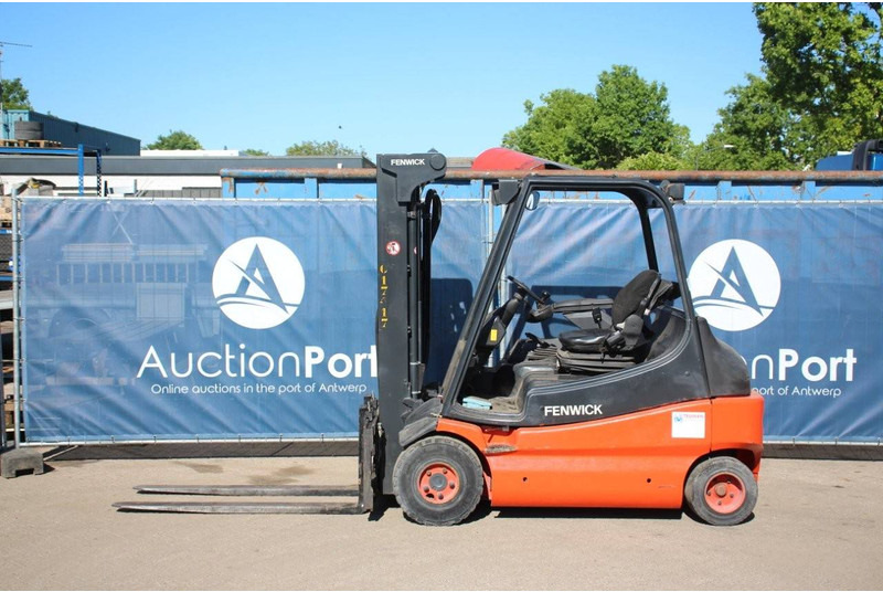 Fenwick-Linde E30/03 - Forklift listrik: gambar 2 Fenwick-Linde E30/03 - Forklift listrik: gambar 2