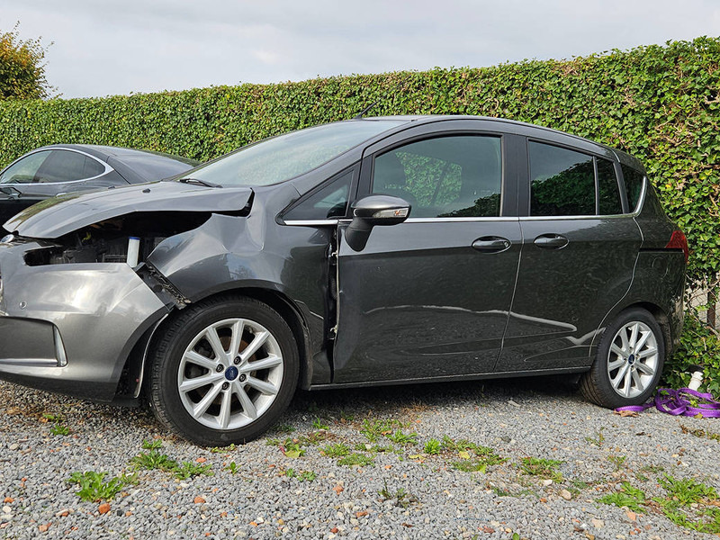 Ford B-Max 1.6 Ti-VCT Powershift - Mobil sedan: gambar 2 Ford B-Max 1.6 Ti-VCT Powershift - Mobil sedan: gambar 2