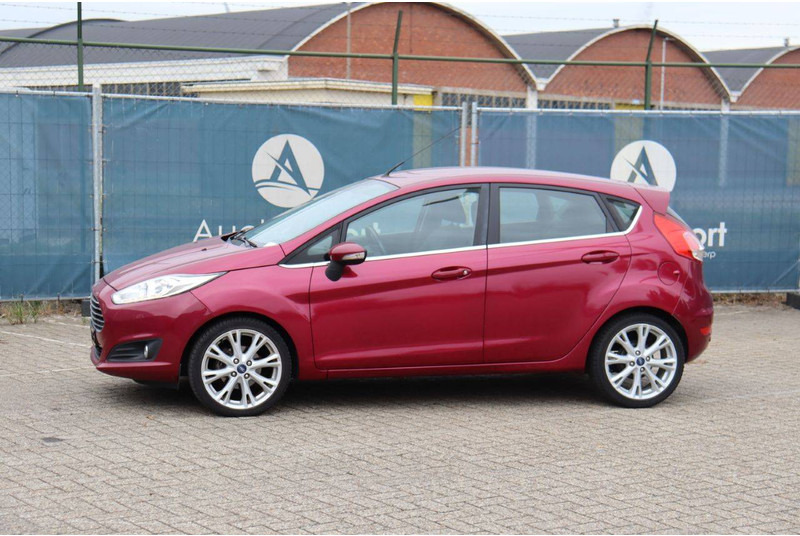 Ford Fiesta - Mobil sedan: gambar 1 Ford Fiesta - Mobil sedan: gambar 1