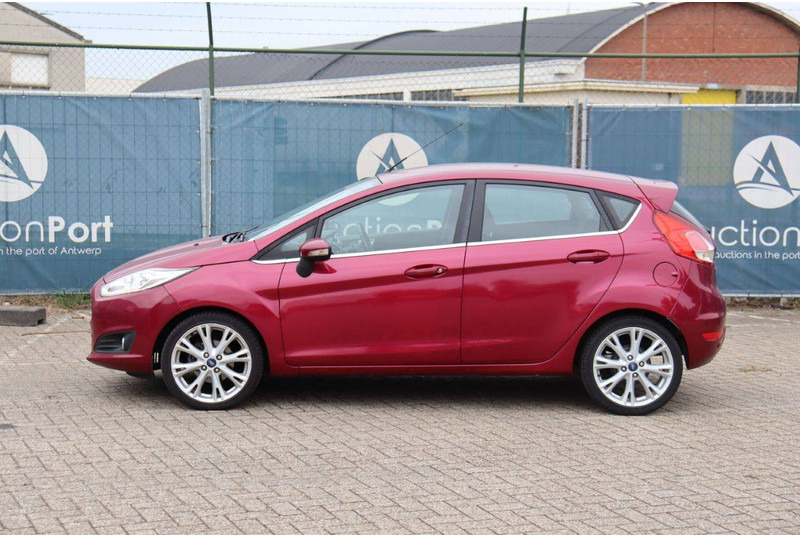 Ford Fiesta - Mobil sedan: gambar 2 Ford Fiesta - Mobil sedan: gambar 2