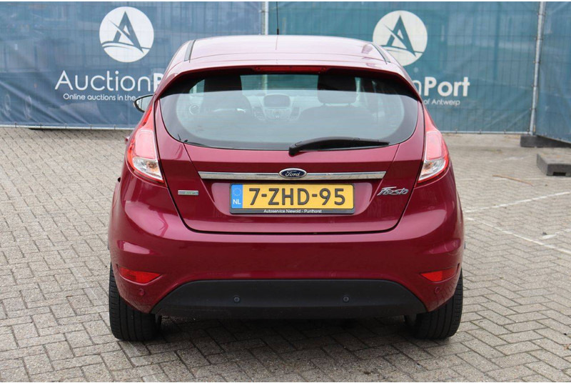 Ford Fiesta - Mobil sedan: gambar 5 Ford Fiesta - Mobil sedan: gambar 5