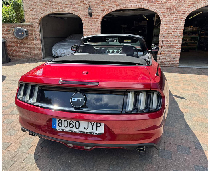 Ford Mustang GT Convertible - Mobil sedan: gambar 3 Ford Mustang GT Convertible - Mobil sedan: gambar 3