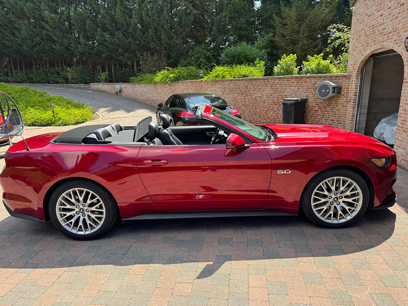 Ford Mustang GT Convertible - Mobil sedan: gambar 4 Ford Mustang GT Convertible - Mobil sedan: gambar 4