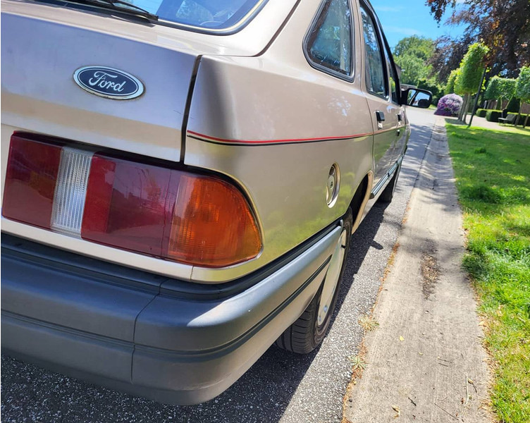 Ford Sierra 1.3 - Mobil sedan: gambar 5 Ford Sierra 1.3 - Mobil sedan: gambar 5