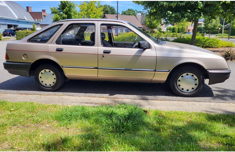 Ford Sierra 1.3 - Mobil sedan: gambar 3 Ford Sierra 1.3 - Mobil sedan: gambar 3
