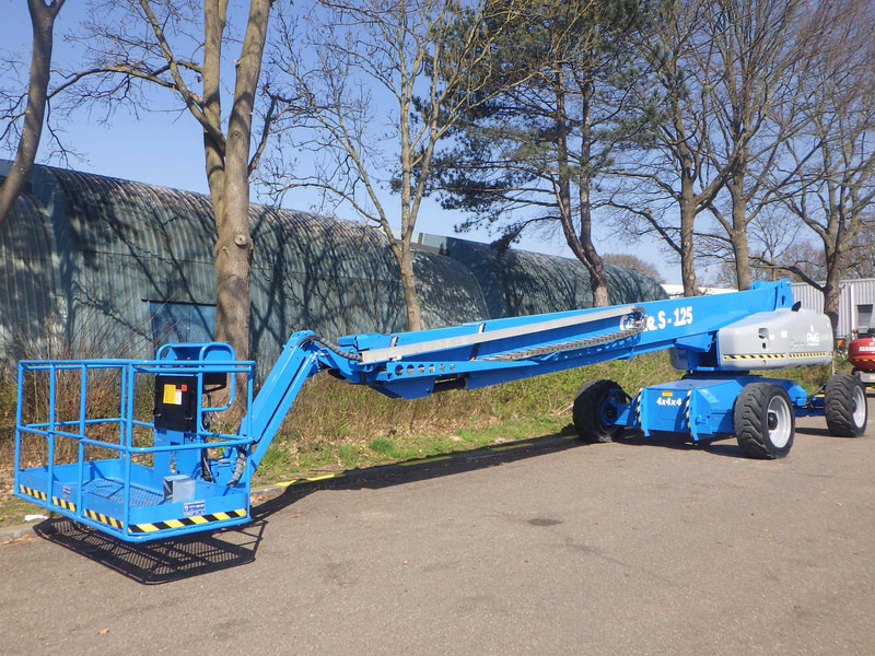Genie S-125 - Boom teleskopik: gambar 2 Genie S-125 - Boom teleskopik: gambar 2