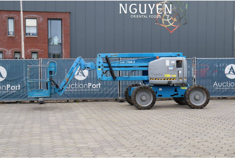 Genie Z-45/25J - Boom artikulasi: gambar 1 Genie Z-45/25J - Boom artikulasi: gambar 1