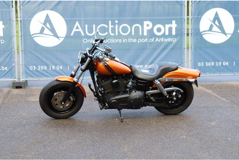 Harley-Davidson Dyna Fat Bob - Sepeda motor: gambar 1 Harley-Davidson Dyna Fat Bob - Sepeda motor: gambar 1