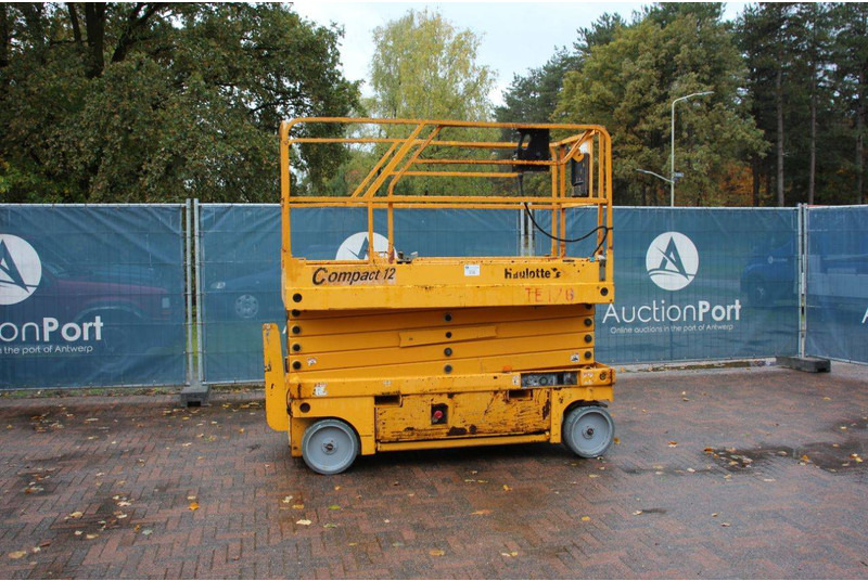 Haulotte Compact 12 - Scissor lifts: gambar 1 Haulotte Compact 12 - Scissor lifts: gambar 1