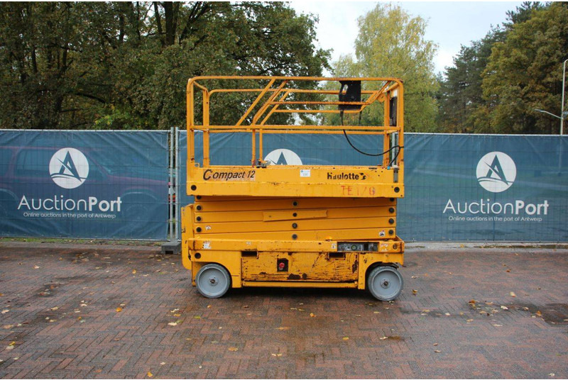 Haulotte Compact 12 - Scissor lifts: gambar 2 Haulotte Compact 12 - Scissor lifts: gambar 2