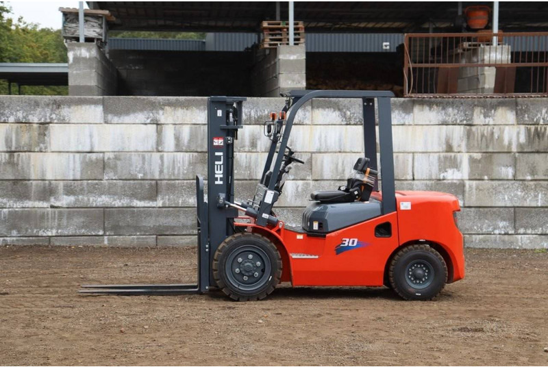 Heli CPCD30 - Forklift diesel: gambar 1 Heli CPCD30 - Forklift diesel: gambar 1