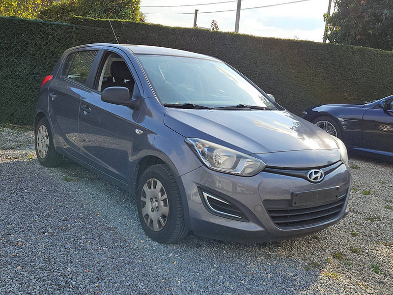 Hyundai i20 (I - update) 1.2 - Mobil sedan: gambar 3 Hyundai i20 (I - update) 1.2 - Mobil sedan: gambar 3