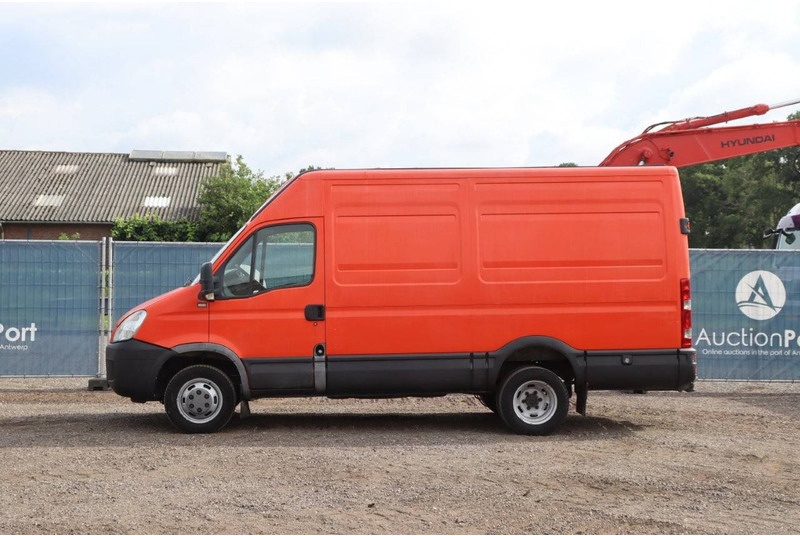Iveco Daily 35J12B43A - Van panel: gambar 2 Iveco Daily 35J12B43A - Van panel: gambar 2