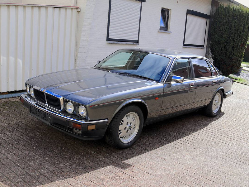 Jaguar XJ-12 - Mobil sedan: gambar 2 Jaguar XJ-12 - Mobil sedan: gambar 2