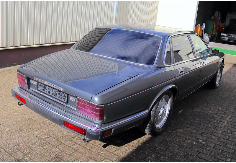 Jaguar XJ-12 - Mobil sedan: gambar 4 Jaguar XJ-12 - Mobil sedan: gambar 4