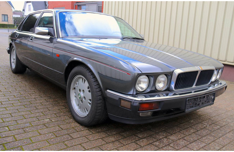 Jaguar XJ-12 - Mobil sedan: gambar 3 Jaguar XJ-12 - Mobil sedan: gambar 3