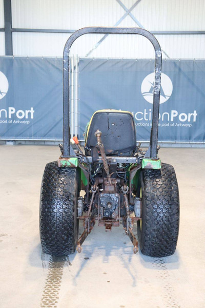 John Deere 4100 - Traktor: gambar 5 John Deere 4100 - Traktor: gambar 5