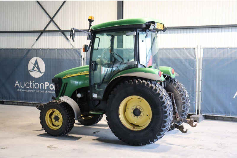 John Deere 4720 - Traktor: gambar 3 John Deere 4720 - Traktor: gambar 3