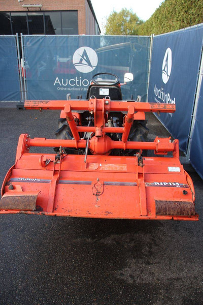 Kubota Aste A-155 - Traktor: gambar 4 Kubota Aste A-155 - Traktor: gambar 4