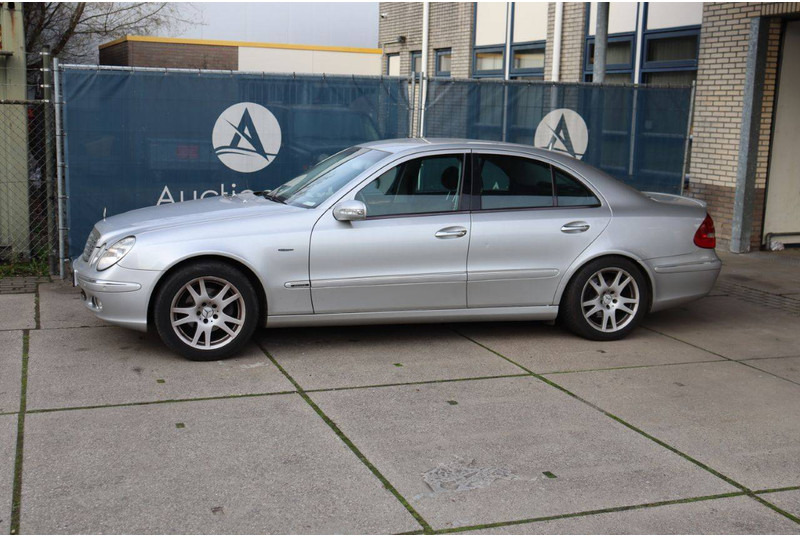 Mercedes-Benz E-Klasse 200 CDI - Mobil sedan: gambar 1 Mercedes-Benz E-Klasse 200 CDI - Mobil sedan: gambar 1