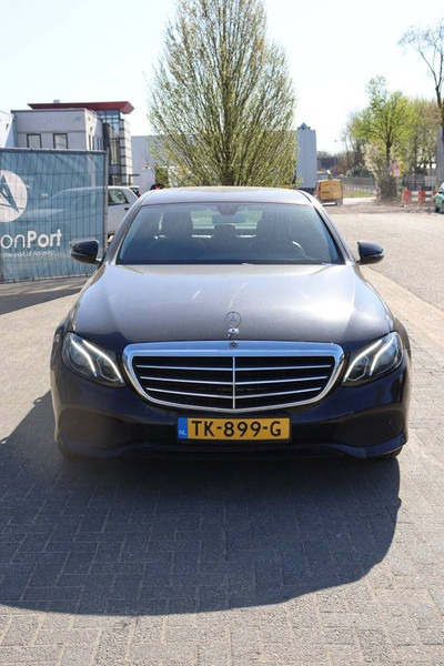 Mobil sedan Mercedes-Benz E-Klasse 200 D: gambar 7 Mobil sedan Mercedes-Benz E-Klasse 200 D: gambar 7