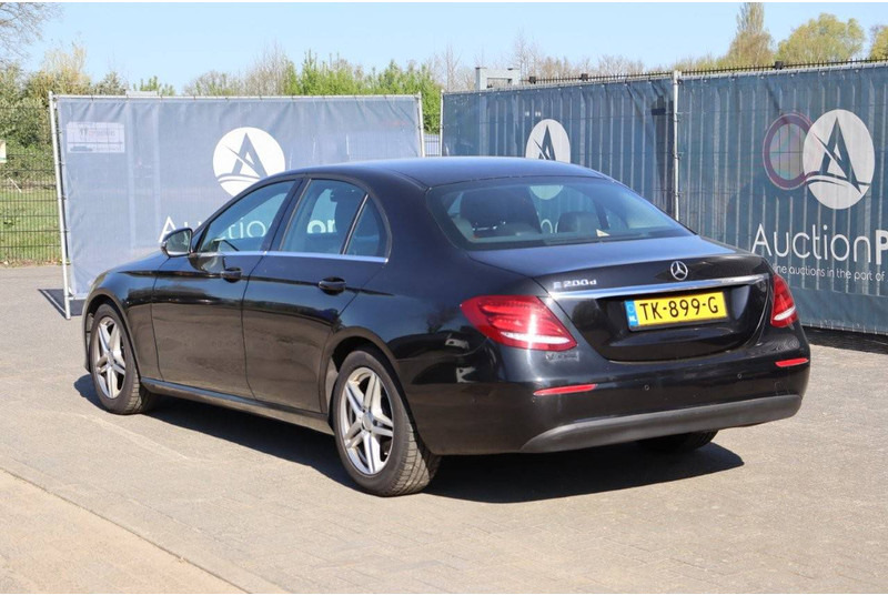 Mercedes-Benz E-Klasse 200 D - Mobil sedan: gambar 3 Mercedes-Benz E-Klasse 200 D - Mobil sedan: gambar 3