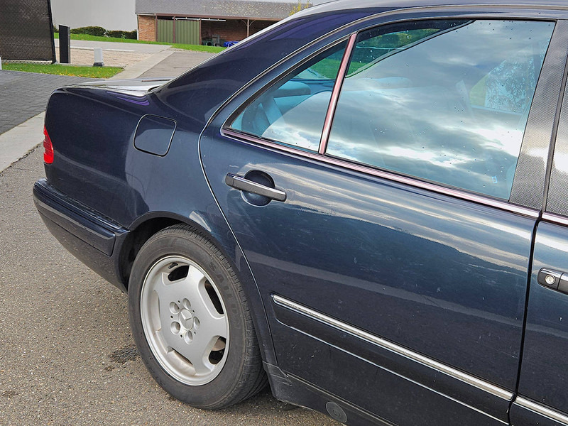 Mercedes-Benz E-Klasse (W210) _ 300 D Automatic - Mobil sedan: gambar 3 Mercedes-Benz E-Klasse (W210) _ 300 D Automatic - Mobil sedan: gambar 3