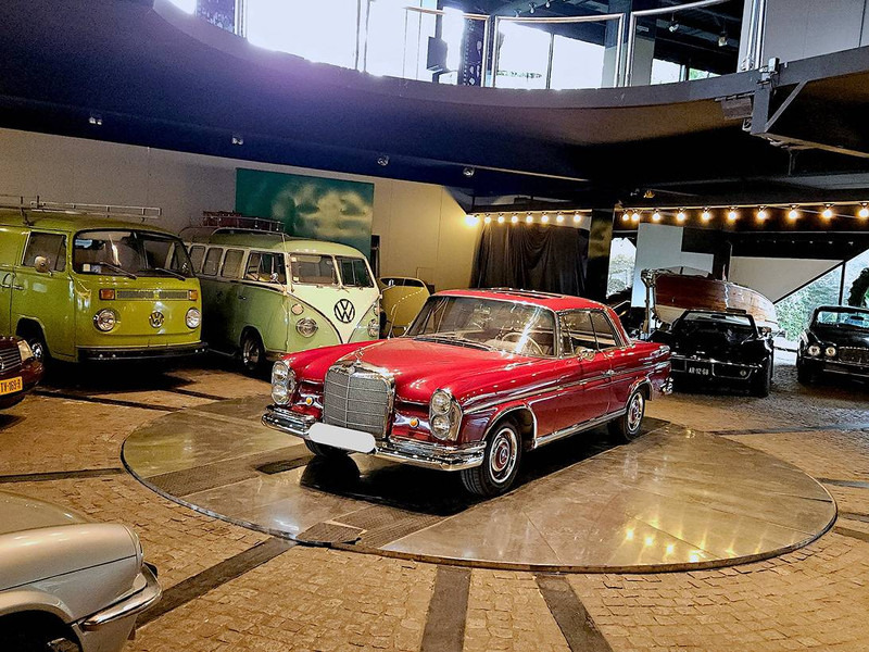 Mercedes-Benz S-Klasse (W112) Coupé _ 300 SE Automatic - Mobil sedan: gambar 2 Mercedes-Benz S-Klasse (W112) Coupé _ 300 SE Automatic - Mobil sedan: gambar 2