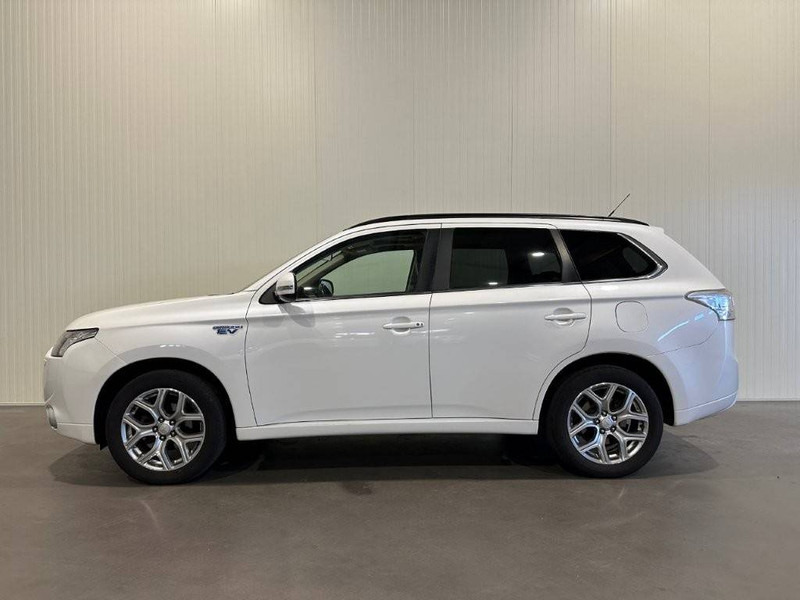 Mitsubishi Outlander PHEV SUV - Mobil SUV: gambar 2 Mitsubishi Outlander PHEV SUV - Mobil SUV: gambar 2