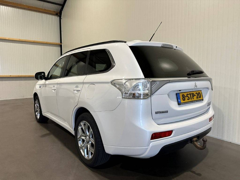 Mitsubishi Outlander PHEV SUV - Mobil SUV: gambar 3 Mitsubishi Outlander PHEV SUV - Mobil SUV: gambar 3