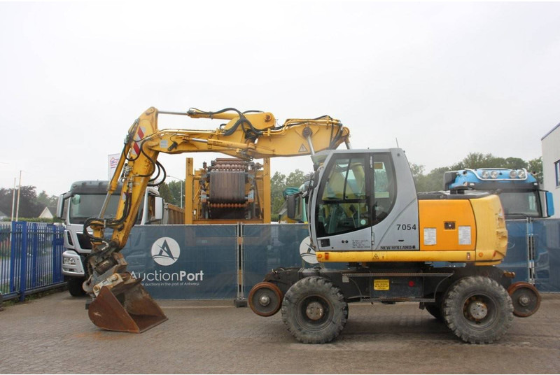 New Holland MH5 Plus - Ekskavator roda: gambar 2 New Holland MH5 Plus - Ekskavator roda: gambar 2