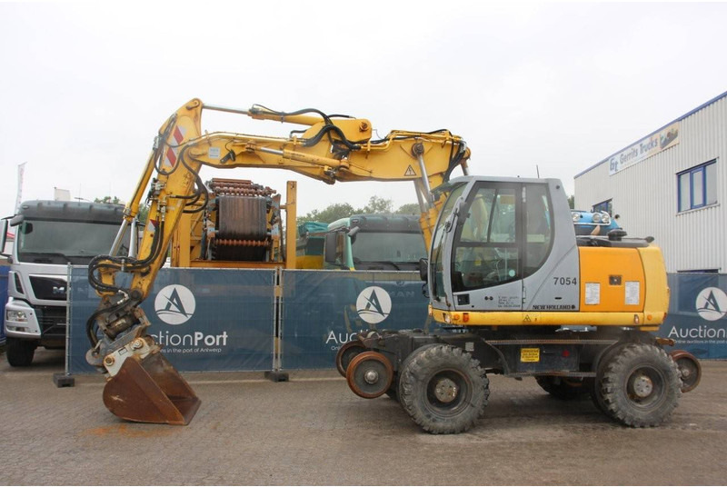 New Holland MH5 Plus - Ekskavator roda: gambar 1 New Holland MH5 Plus - Ekskavator roda: gambar 1