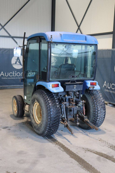 New Holland TC27D - Traktor: gambar 4 New Holland TC27D - Traktor: gambar 4