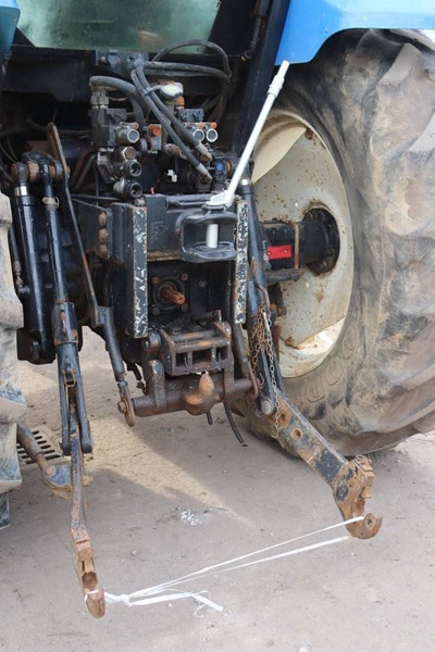 Traktor New Holland TS100: gambar 19