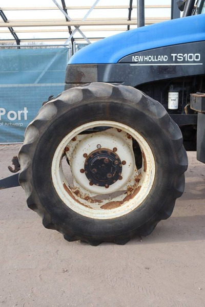 Traktor New Holland TS100: gambar 15