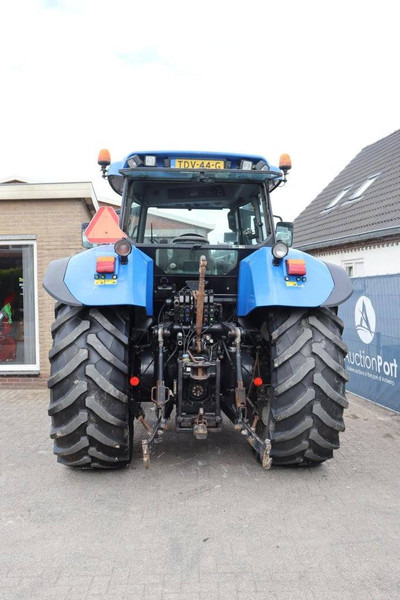 New Holland TVT145 - Traktor: gambar 5 New Holland TVT145 - Traktor: gambar 5