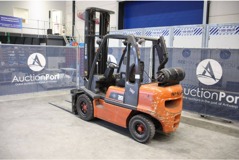 Nissan 30 - Forklift LPG: gambar 3 Nissan 30 - Forklift LPG: gambar 3