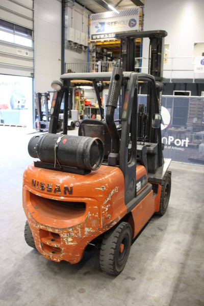 Nissan 30 - Forklift LPG: gambar 5 Nissan 30 - Forklift LPG: gambar 5
