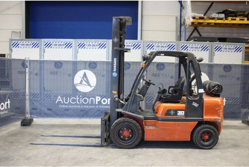 Nissan 30 - Forklift LPG: gambar 2 Nissan 30 - Forklift LPG: gambar 2