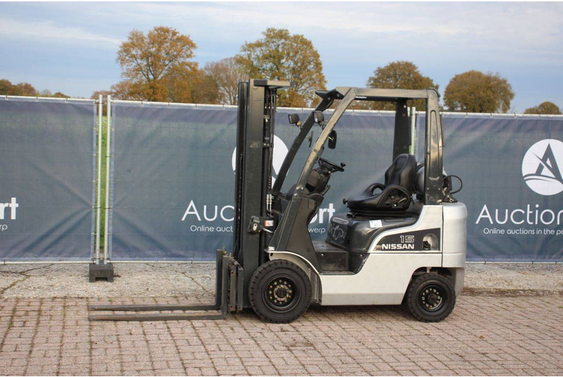 Nissan P1P1A15D - Forklift LPG: gambar 1 Nissan P1P1A15D - Forklift LPG: gambar 1