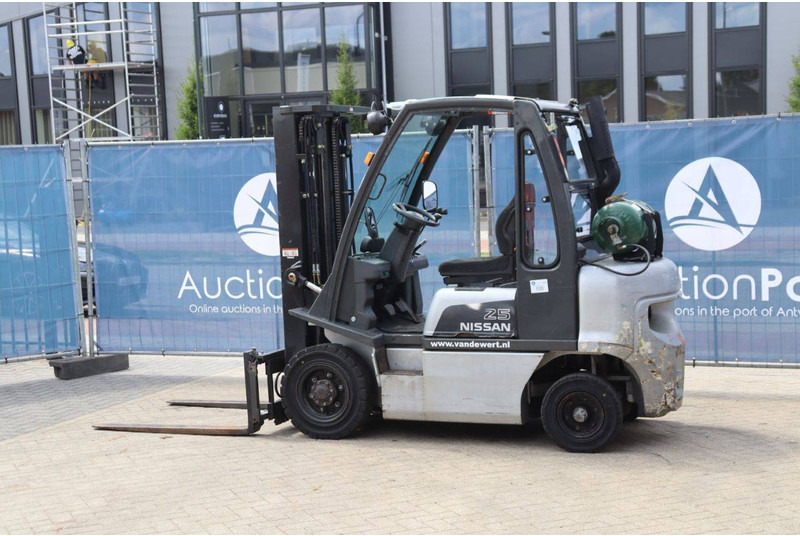 Nissan UD02A25PQ - Forklift LPG: gambar 3 Nissan UD02A25PQ - Forklift LPG: gambar 3