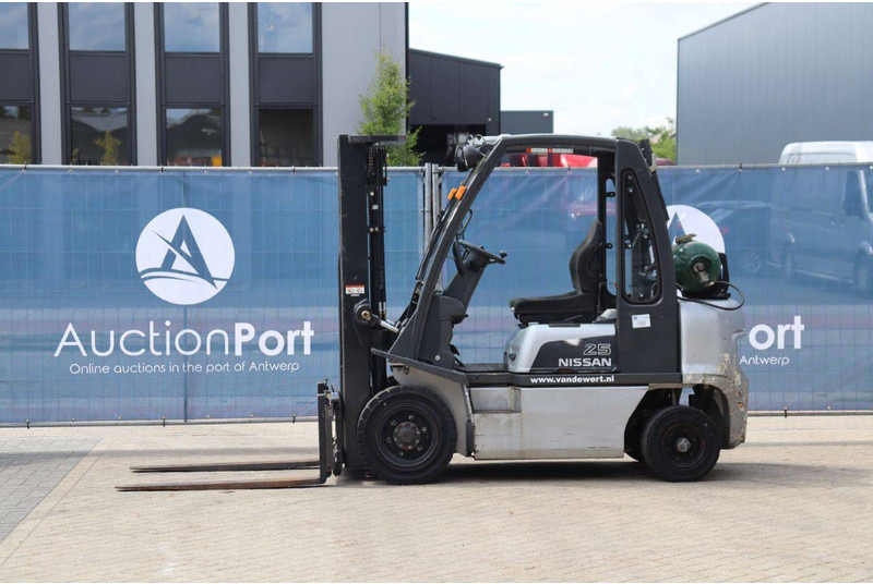 Nissan UD02A25PQ - Forklift LPG: gambar 1 Nissan UD02A25PQ - Forklift LPG: gambar 1