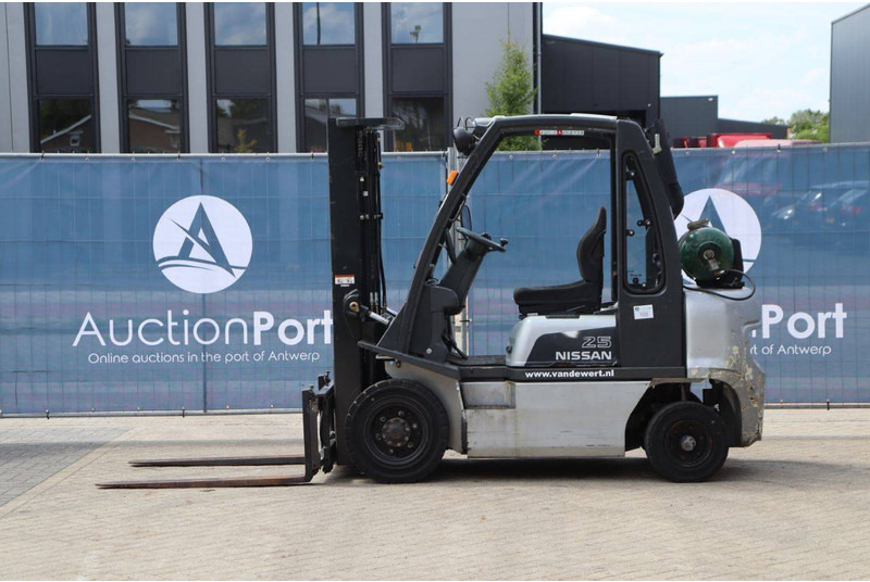 Nissan UD02A25PQ - Forklift LPG: gambar 2 Nissan UD02A25PQ - Forklift LPG: gambar 2