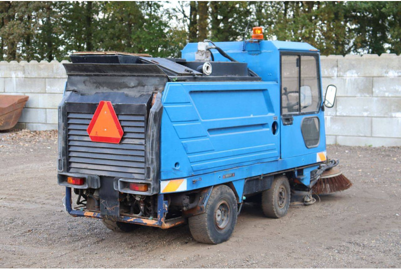 Penyapu jalan Schmidt SK152S: gambar 6 Penyapu jalan Schmidt SK152S: gambar 6