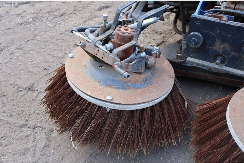 Penyapu jalan Schmidt SK152S: gambar 12 Penyapu jalan Schmidt SK152S: gambar 12