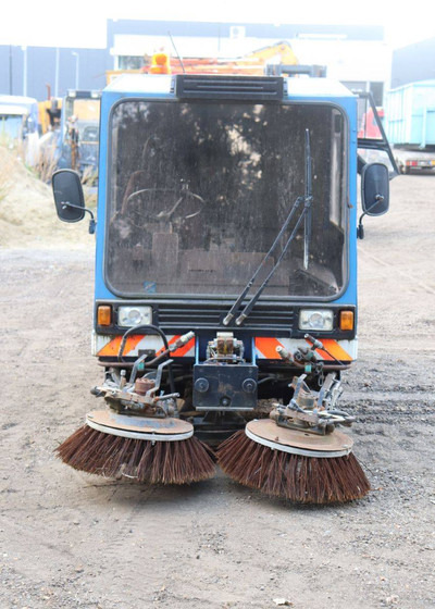 Penyapu jalan Schmidt SK152S: gambar 8 Penyapu jalan Schmidt SK152S: gambar 8