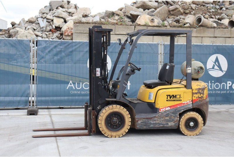 TCM TCM-FG25T-3 - Forklift LPG: gambar 1 TCM TCM-FG25T-3 - Forklift LPG: gambar 1