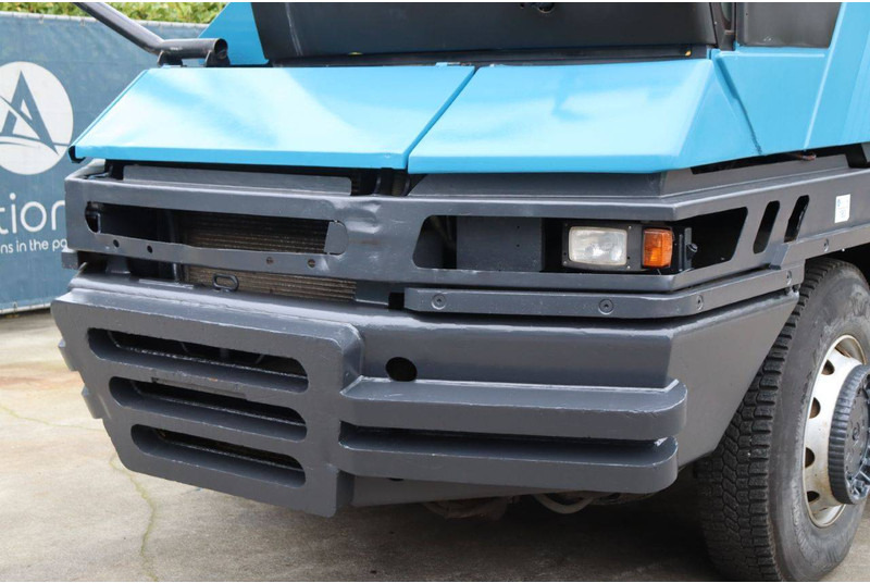 Traktor terminal Terberg RT222: gambar 10 Traktor terminal Terberg RT222: gambar 10